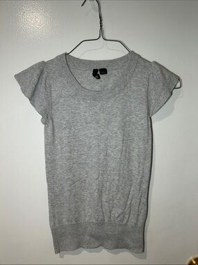 H&M Gray Short Sleeve Knit Top with flutter sleeves size XS/4